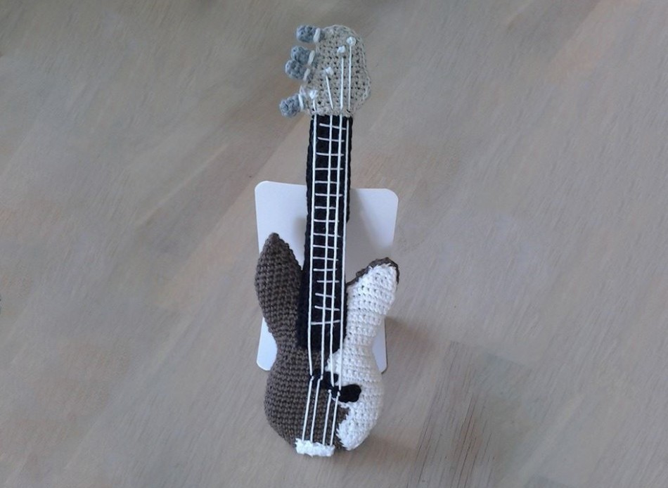 Hæklet bas-guitar